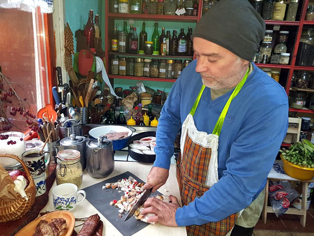 Кобасице од рибе, чварци од туне, чорба од 100 врсти гљива: Нишлија Неша Травка каже да је у кувању све важно, чак и вода која се користи за спремање